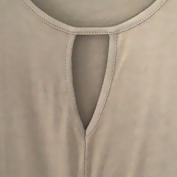 Chico’s brown criss-cross shoulder, keyhole front detail - size 2 (L) - Picture 3 of 12